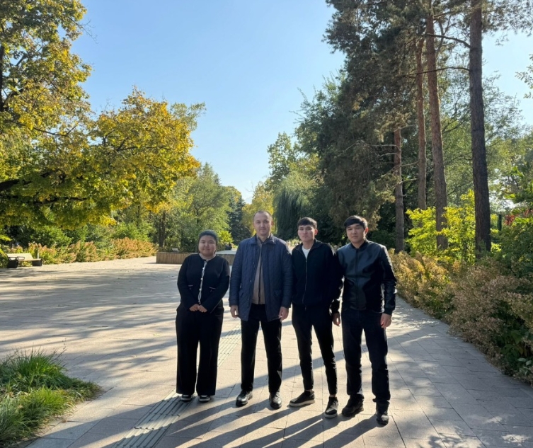 Студенттер ЦУР-15 аясында Ботаникалық баққа барды